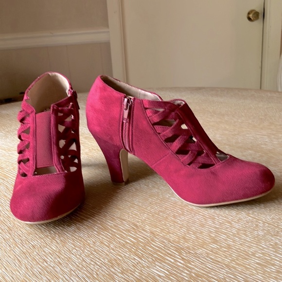 Shoes - Piper wine bootie 3” heels  superb condition size 9